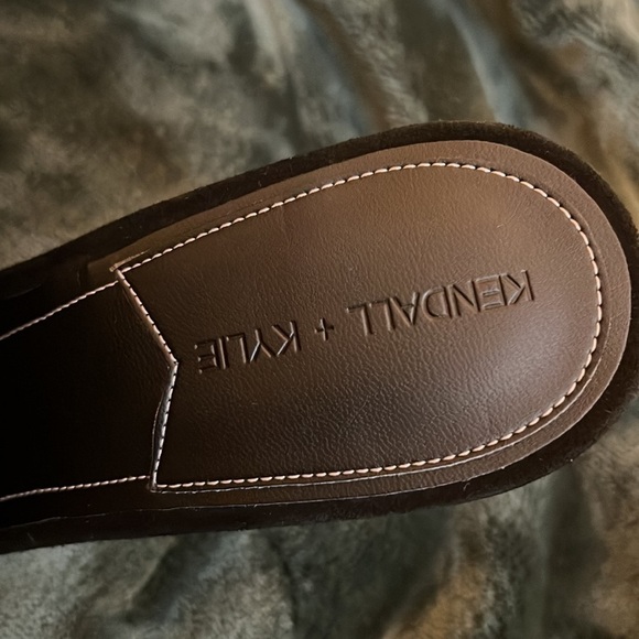 Kendall & Kylie Essie Black Suede Mule Pumps.
Sz 9 1/2 NWOT - Picture 5 of 8